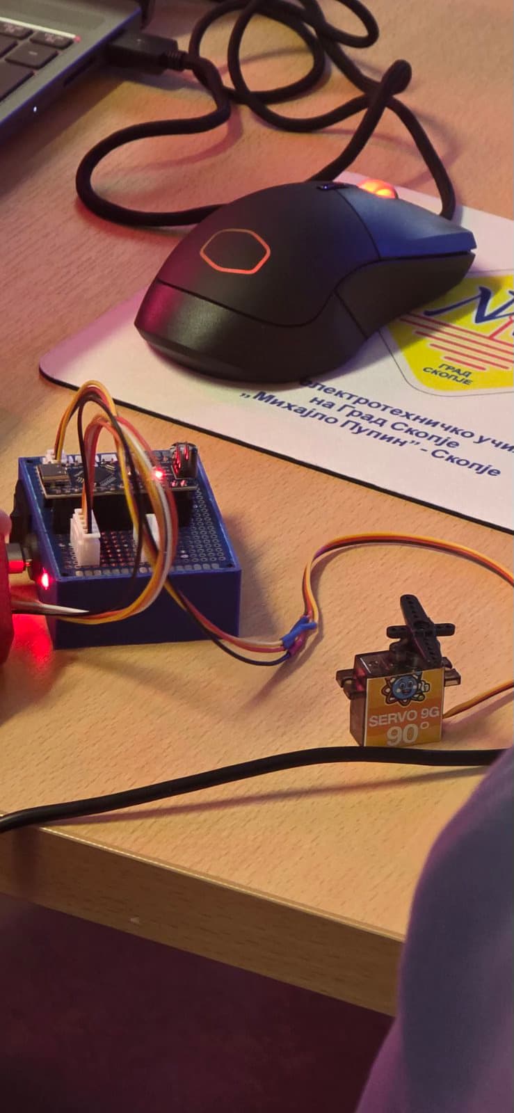 Arduino и серво мотор на работилница